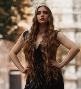Woman with dark blonde hair in mermaid waves